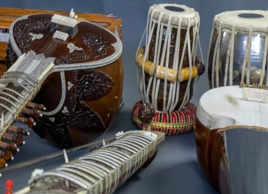 Tabla, sitar and harmonium instruments